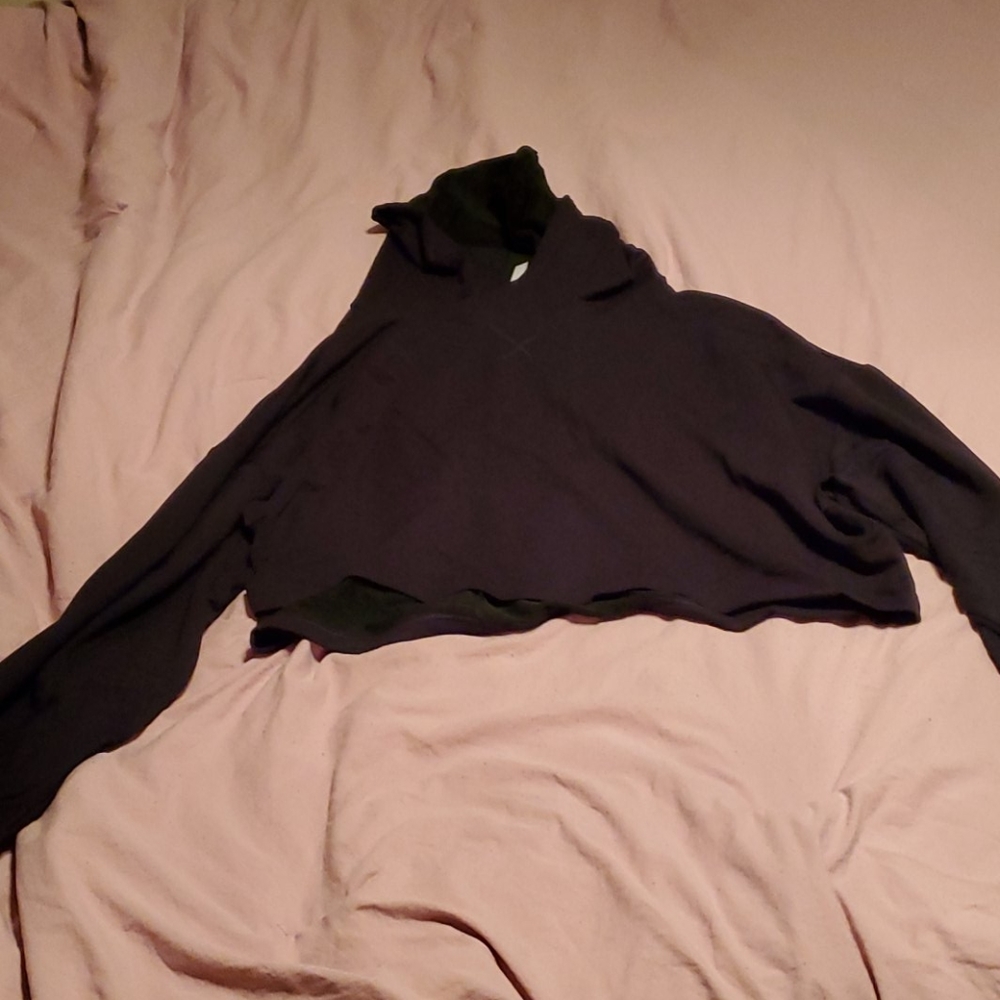 Cropped long sleeve hooded top